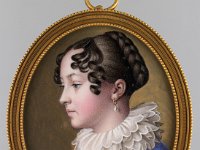 GG Min 28  GG Min 28, Johann Heusinger (1769-1846) - zugeschrieben, Junge Dame mit Halskrause und Perlenohrring, 1815, Elfenbein, 7,4 x 5,9 cm